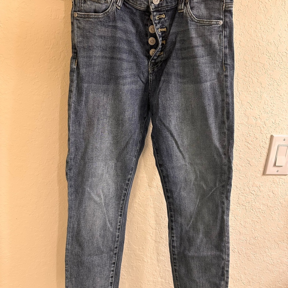 Trendy Boutique Women's Gray Ankle Jeans